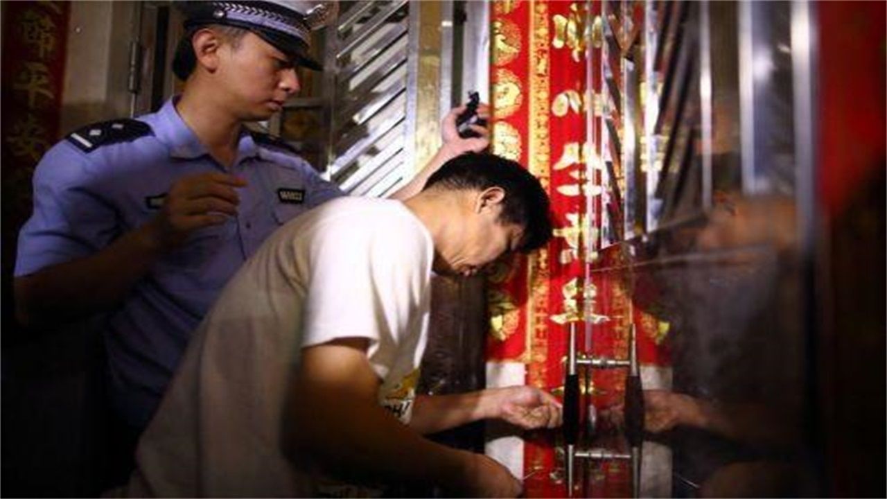 黔南请开锁师傅开了锁后，师傅